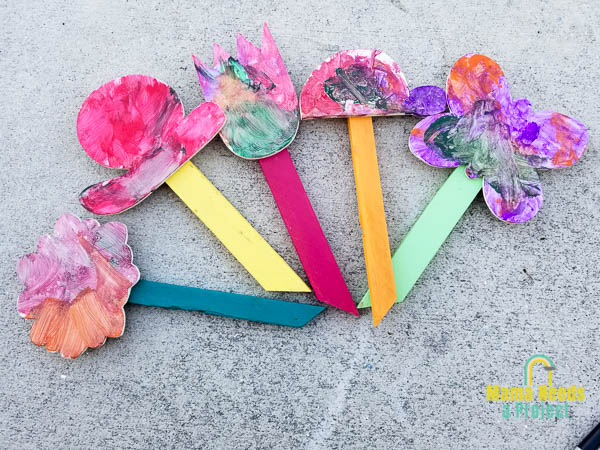 finished diy garden signs, colorful garden signs